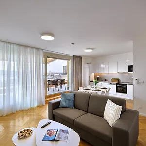 Downtown Suites Rubesova 4* פראג